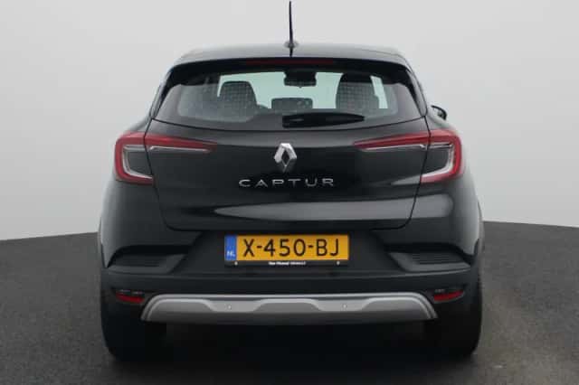 Renault Captur (2023) thumbnail 5