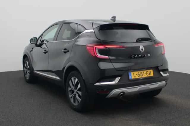 Renault Captur (2021) thumbnail 2