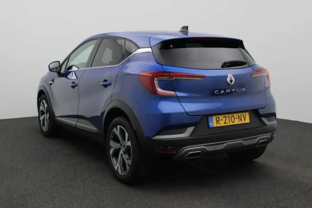 Renault Captur (2022) thumbnail 2