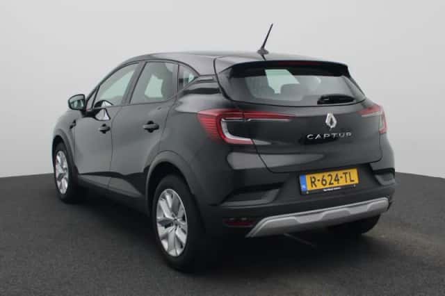 Renault Captur (2022) thumbnail 2