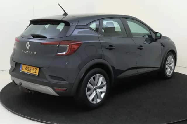 Renault Captur (2021) thumbnail 4