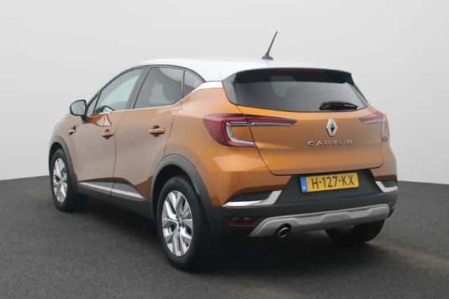 Renault Captur (2020) thumbnail 2