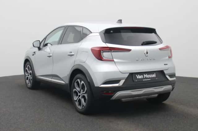 Renault Captur (2023) thumbnail 2
