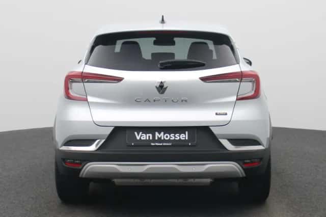 Renault Captur (2023) thumbnail 5