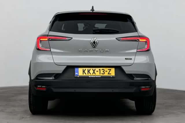 Renault Captur (2025) thumbnail 3