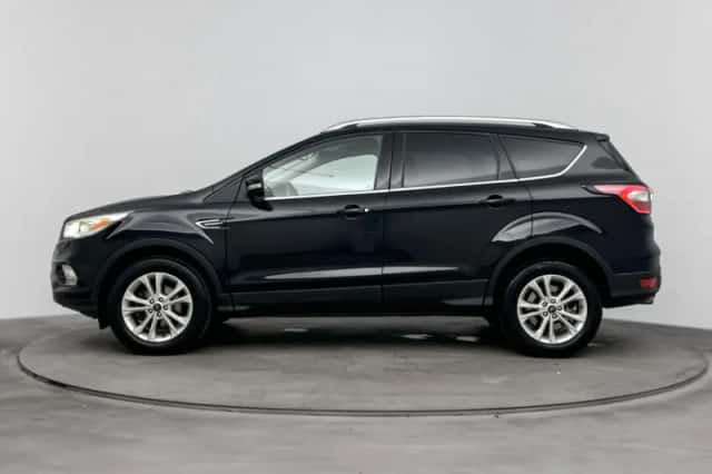 Ford Kuga (2017) thumbnail 2
