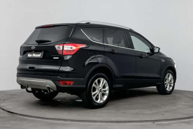 Ford Kuga (2017) thumbnail 4