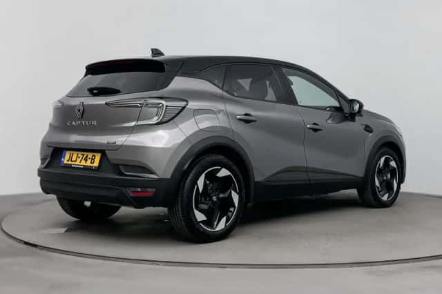 Renault Captur (2025) thumbnail 4