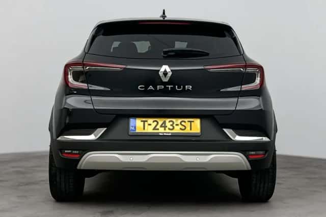 Renault Captur (2023) thumbnail 3