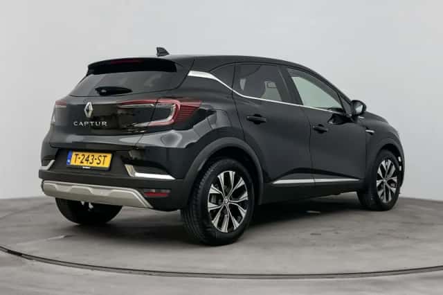 Renault Captur (2023) thumbnail 4
