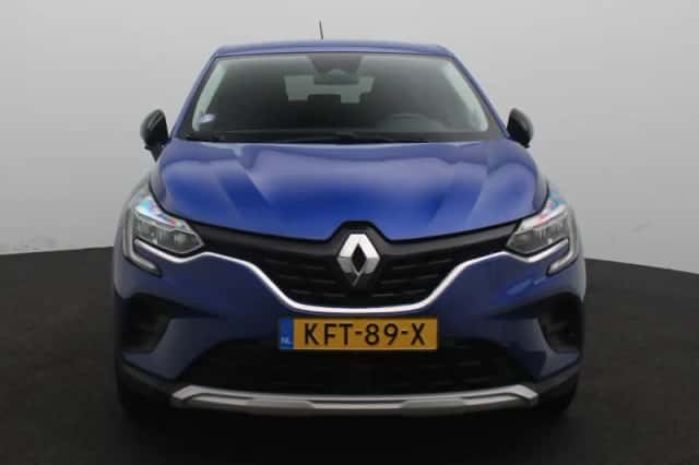Renault Captur (2023) thumbnail 3