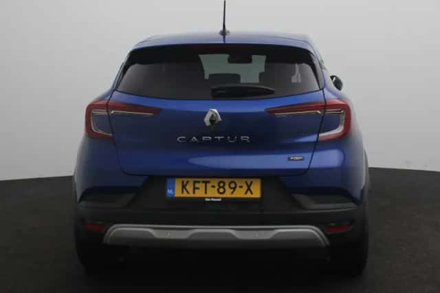 Renault Captur (2023) thumbnail 5