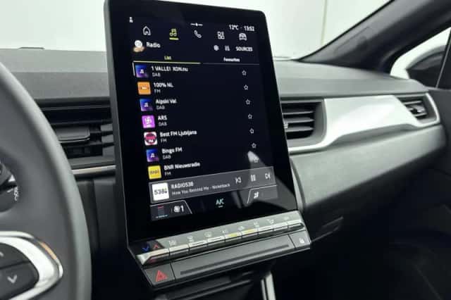 Renault Captur (2025) thumbnail 6