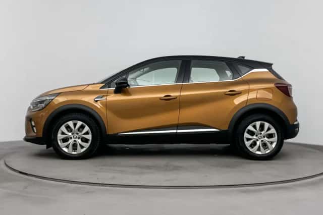 Renault Captur (2022) thumbnail 2