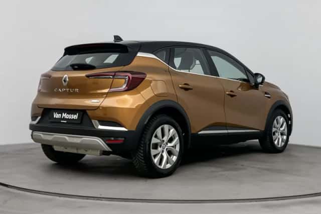 Renault Captur (2022) thumbnail 4