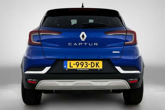 Renault Captur (2021) thumbnail 3