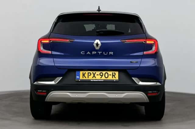 Renault Captur (2023) thumbnail 3