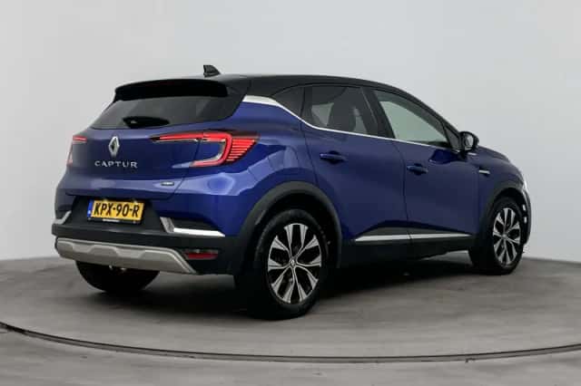 Renault Captur (2023) thumbnail 4
