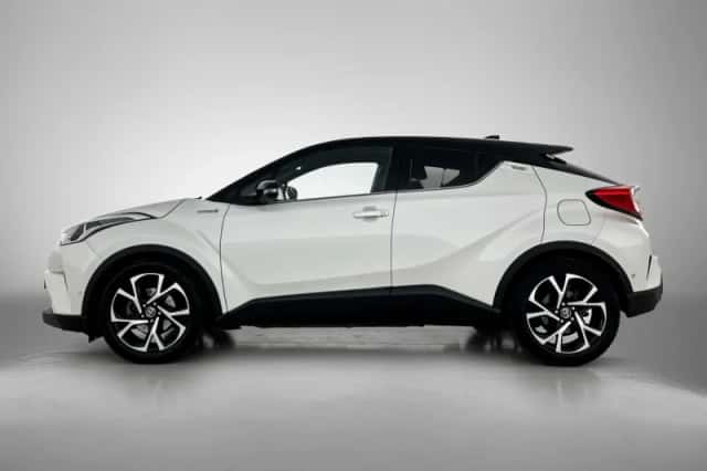 Toyota C-HR (2017) thumbnail 2