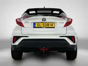 Toyota C-HR (2017) thumbnail 3