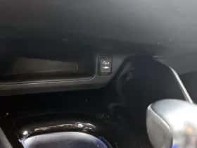 Toyota C-HR (2017) thumbnail 32
