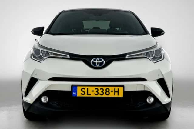 Toyota C-HR (2017) thumbnail 5