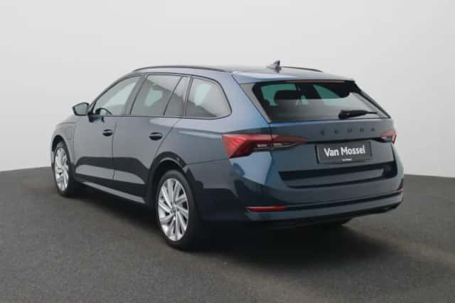 Škoda Octavia (2021) thumbnail 2