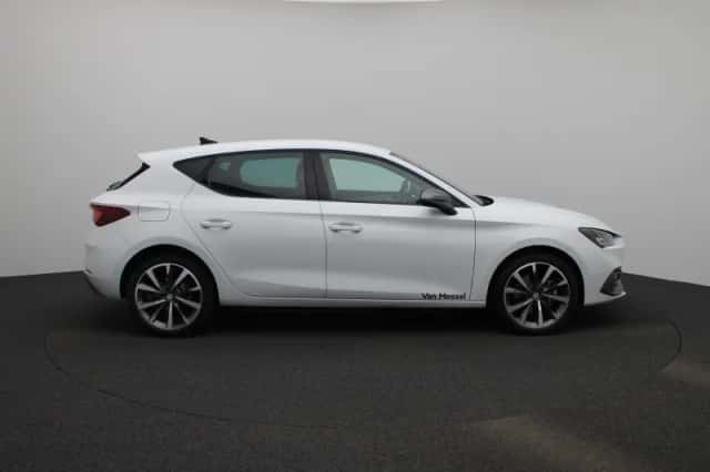 SEAT Leon (2024) thumbnail 6