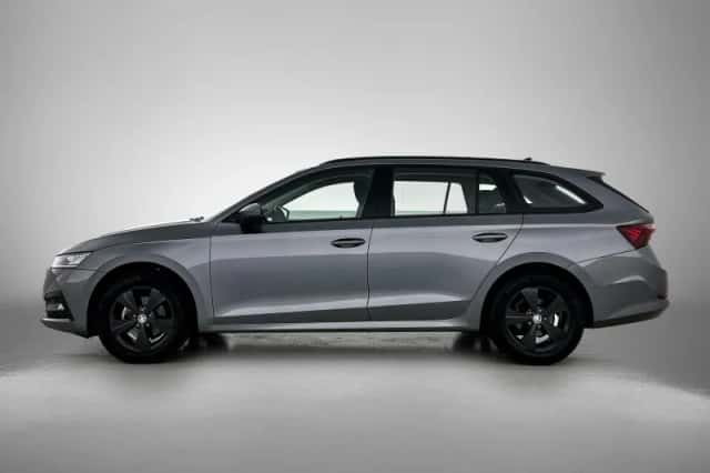 Škoda Octavia (2022) thumbnail 2