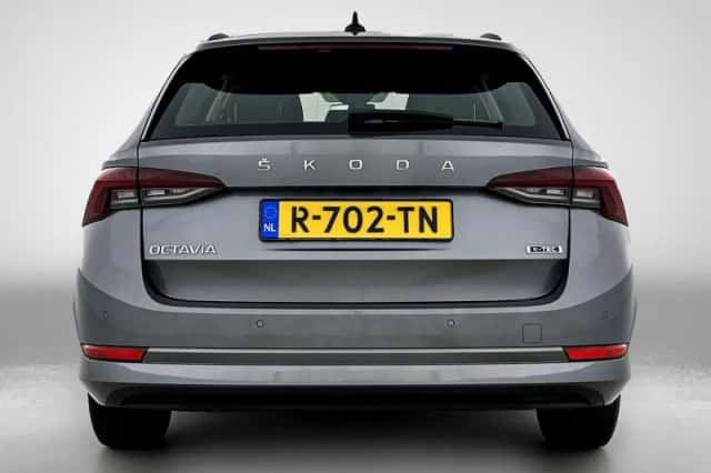 Škoda Octavia (2022) thumbnail 3