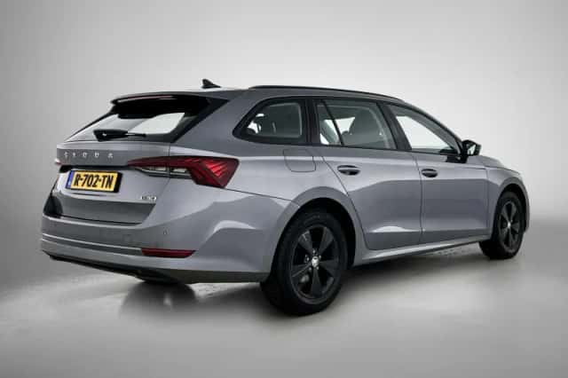 Škoda Octavia (2022) thumbnail 4