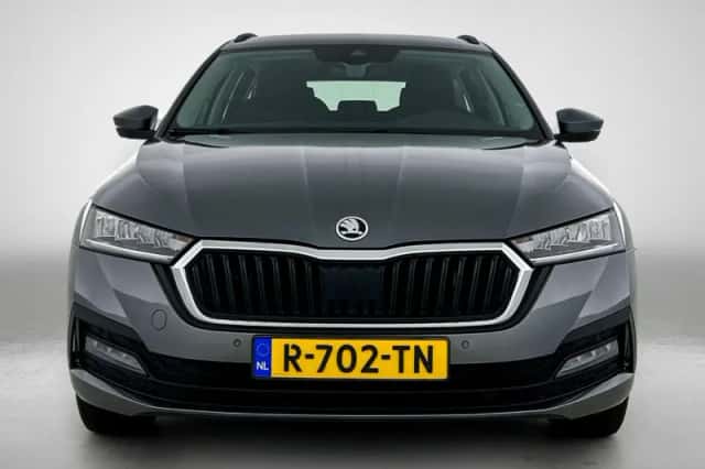 Škoda Octavia (2022) thumbnail 5