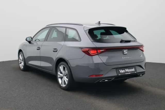 SEAT Leon (2025) thumbnail 2