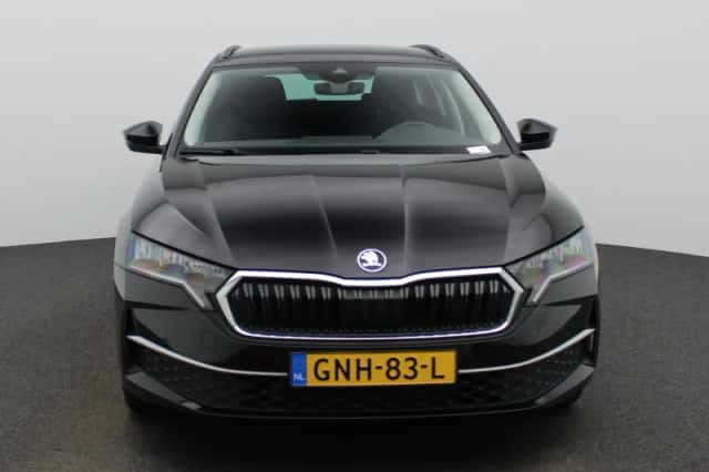 Škoda Octavia (2024) thumbnail 3