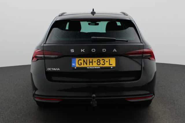 Škoda Octavia (2024) thumbnail 5