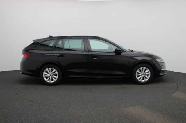 Škoda Octavia (2024) thumbnail 6