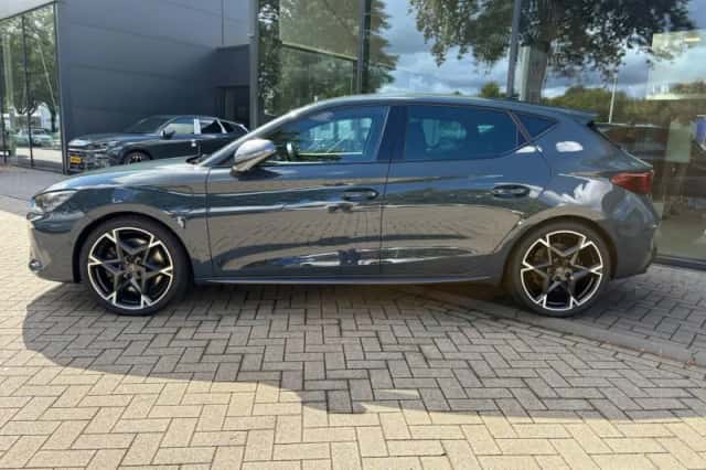 CUPRA Leon (2025) thumbnail 2