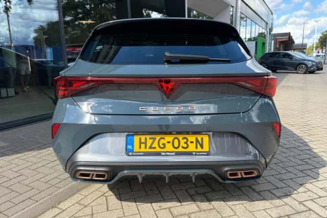 CUPRA Leon (2025) thumbnail 3