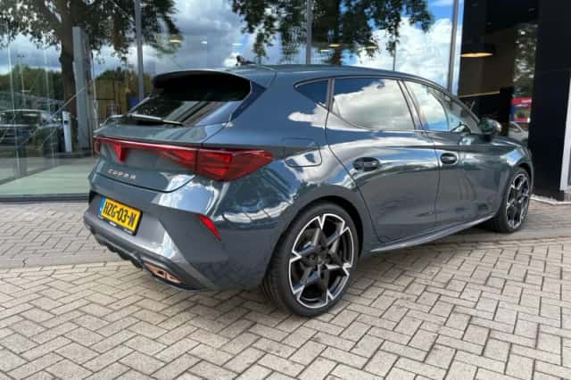 CUPRA Leon (2025) thumbnail 4