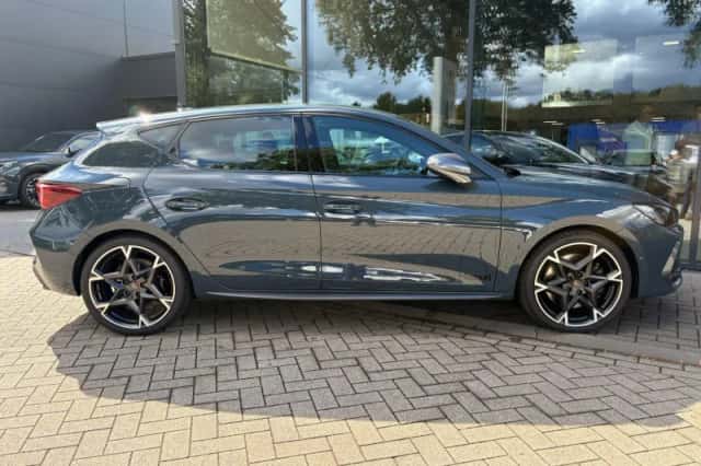 CUPRA Leon (2025) thumbnail 5