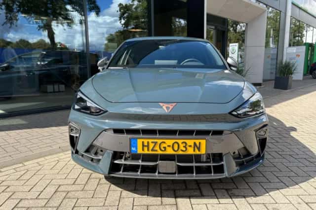 CUPRA Leon (2025) thumbnail 6