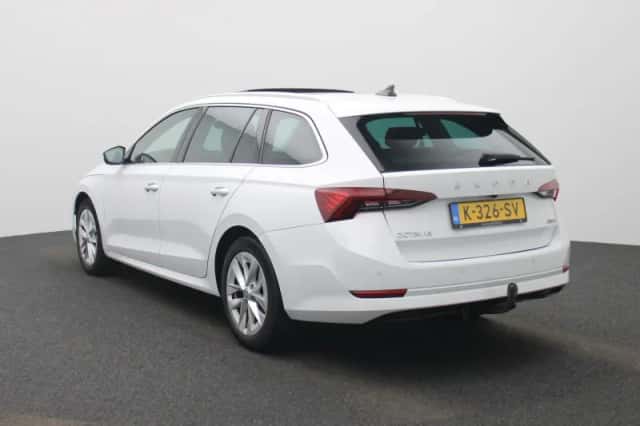 Škoda Octavia (2021) thumbnail 2