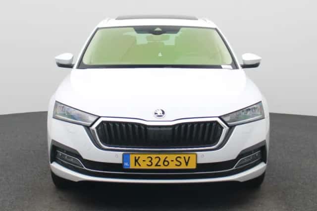 Škoda Octavia (2021) thumbnail 3