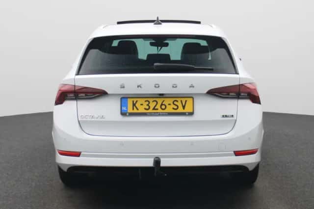 Škoda Octavia (2021) thumbnail 5