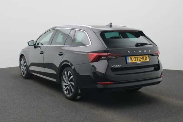 Škoda Octavia (2021) thumbnail 2