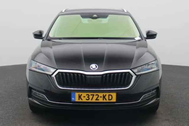 Škoda Octavia (2021) thumbnail 3