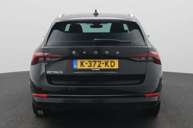 Škoda Octavia (2021) thumbnail 5