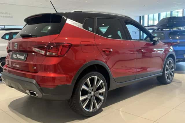 SEAT Arona (2024) thumbnail 2