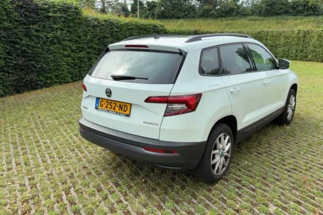 Škoda Karoq (2018) thumbnail 4