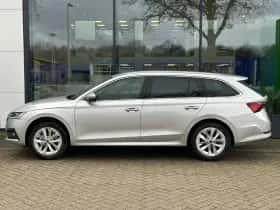 Škoda Octavia (2024) thumbnail 3